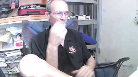 04oldskool online show from December 4, 9:13 pm
