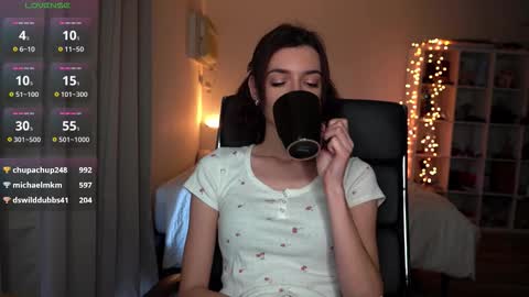 Snapshot of 0_perfect_imperfection_0 chatting on February 13, 11:45 pm Olivia online show from February 13, 11:45 pm