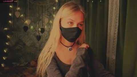 Snapshot of 0ophelia chatting on February 7, 10:35 pm 0ophelia online show from February 7, 10:35 pm