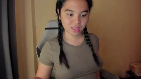 Snapshot of 0wwlo0k chatting on March 27, 6:52 am 0wwlo0k online show from March 27, 6:52 am