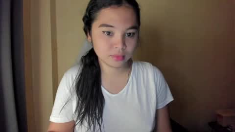 Snapshot of 0wwlo0k chatting on April 7, 9:43 am 0wwlo0k online show from April 7, 9:43 am