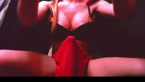 Snapshot of 11inchmistressxxlyka chatting on February 4, 10:34 pm CALL ME BABY online show from February 4, 10:34 pm