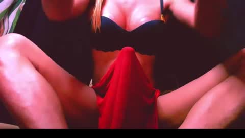 Snapshot of 11inchmistressxxlyka chatting on February 5, 1:37 am CALL ME BABY online show from February 5, 1:37 am