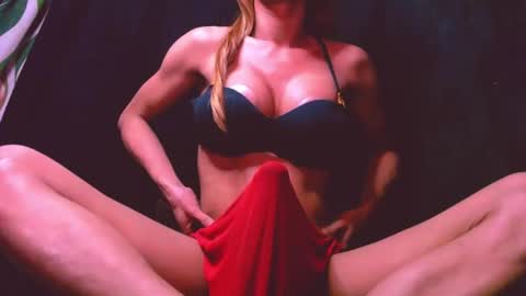 Snapshot of 11inchmistressxxlyka chatting on February 11, 8:42 pm CALL ME BABY online show from February 11, 8:42 pm