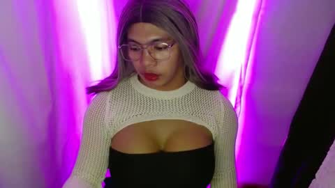 Snapshot of 11inchsinglecious chatting on December 7, 5:09 pm HUGECOCK online show from December 7, 5:09 pm