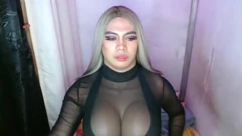 Snapshot of 11inchsinglecious chatting on February 13, 4:07 pm HUGECOCK online show from February 13, 4:07 pm