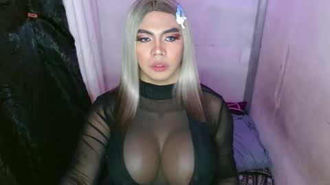 Snapshot of 11inchsinglecious chatting on February 17, 10:29 am HUGECOCK online show from February 17, 10:29 am