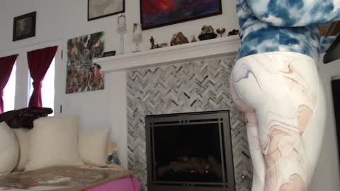 Aurora Willows online show from January 29, 3:15 pm