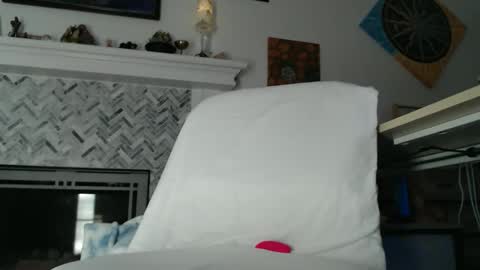 Aurora Willows online show from February 25, 7:07 am