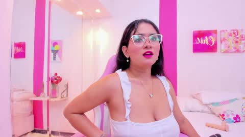Scarlette  online show from December 7, 3:25 am