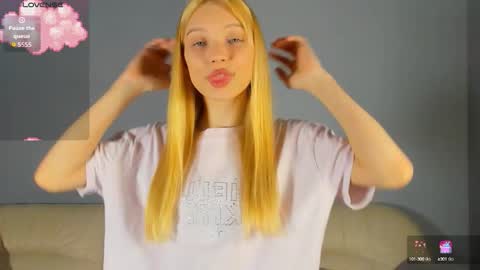 Kira online show from October 9, 9:02 pm