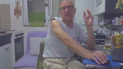 Snapshot of 1973man chatting on May 30, 7:44 pm 1973man online show from May 30, 7:44 pm