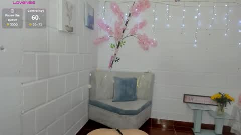 stef read my description online show from October 19, 7:58 pm