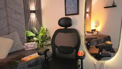 anya online show from December 15, 8:02 pm