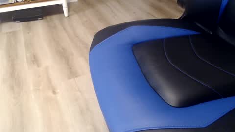 Snapshot of 1dad2plz chatting on January 16, 1:15 pm i erupt if you suck ur nipples 4 me and look at the camera while watching me online show from January 16, 1:15 pm