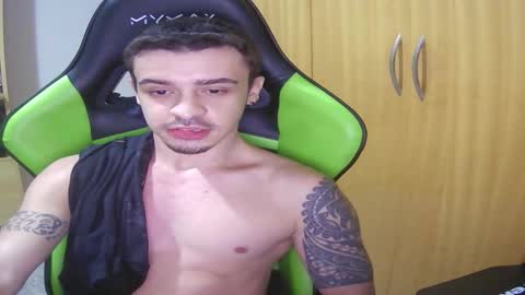 Snapshot of 1good_vibes1 chatting on February 7, 5:33 am 1good_vibes1 online show from February 7, 5:33 am