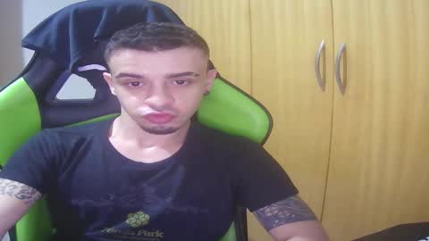 Snapshot of 1good_vibes1 chatting on February 11, 5:01 am 1good_vibes1 online show from February 11, 5:01 am