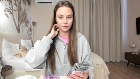 Lily 3 online show from October 4, 11:41 am