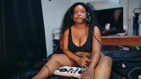 Lillycakes online show from September 14, 2:33 am