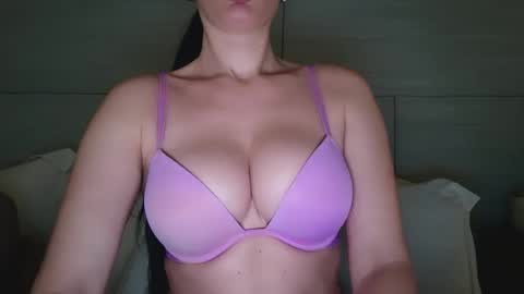 Snapshot of 1lovely1 chatting on January 13, 11:15 am Onna online show from January 13, 11:15 am