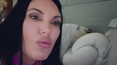 Snapshot of 1lovely1 chatting on February 15, 7:51 am Onna online show from February 15, 7:51 am