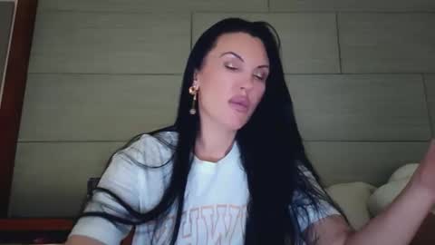 Snapshot of 1lovely1 chatting on February 22, 3:51 am Onna online show from February 22, 3:51 am