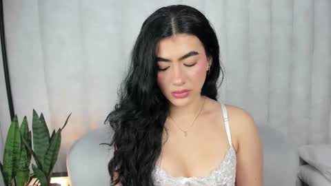 Snapshot of 1m_emily chatting on November 29, 10:57 pm . online show from November 29, 10:57 pm