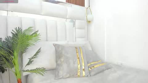 Maddy  online show from December 21, 9:33 pm