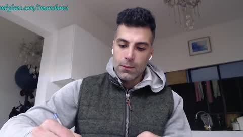 Snapshot of 1manshow11 chatting on December 2, 9:02 am 1manshow11 online show from December 2, 9:02 am