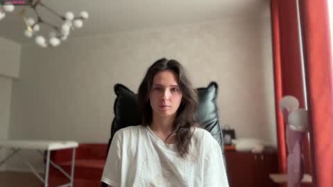 Snapshot of 1mari_01 chatting on June 24, 9:52 am Marie online show from June 24, 9:52 am
