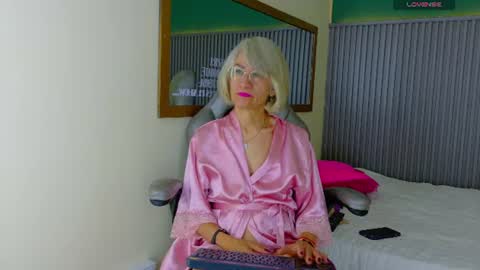 Snapshot of 1miss_monserrate chatting on June 25, 1:48 pm Miss Monserrate online show from June 25, 1:48 pm