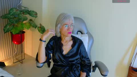 Snapshot of 1miss_monserrate chatting on July 13, 2:31 pm Miss Monserrate online show from July 13, 2:31 pm