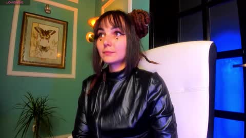 Moona  online show from November 7, 2:17 pm