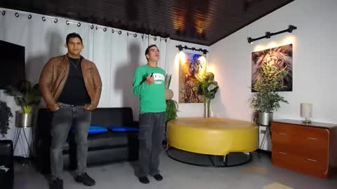 Snapshot of 1pushman chatting on February 7, 12:09 pm pushman online show from February 7, 12:09 pm