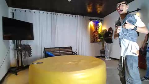 Snapshot of 1pushman chatting on February 22, 1:09 pm pushman online show from February 22, 1:09 pm