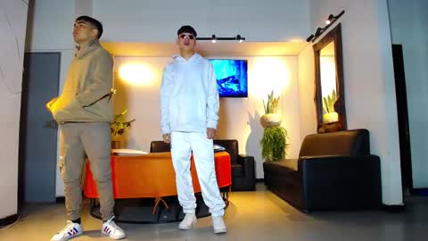 Snapshot of 1pushman chatting on February 27, 1:33 pm pushman online show from February 27, 1:33 pm