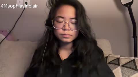 1sophiasinclair online show from October 6, 7:06 am