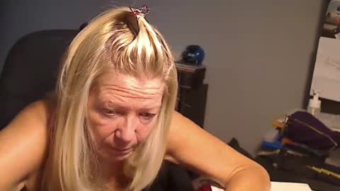 Susan online show from December 10, 3:22 pm