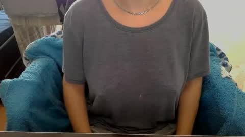 Snapshot of 1your_hot_girls chatting on February 24, 10:37 am 1your_hot_girls online show from February 24, 10:37 am