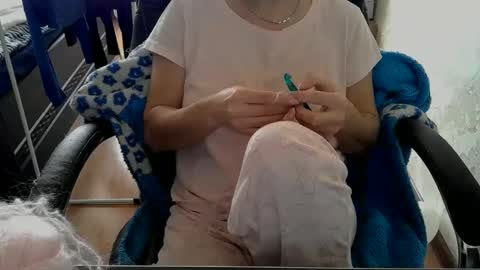 Snapshot of 1your_hot_girls chatting on March 5, 12:33 pm 1your_hot_girls online show from March 5, 12:33 pm