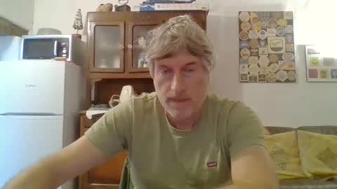 22esserre online show from October 20, 11:43 am