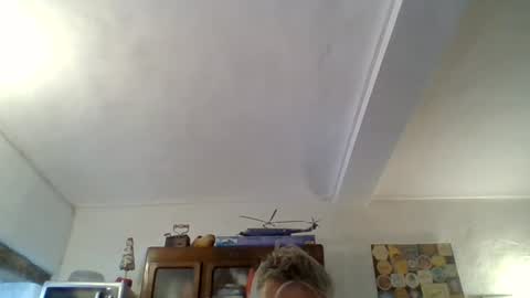 22esserre online show from August 3, 11:37 am