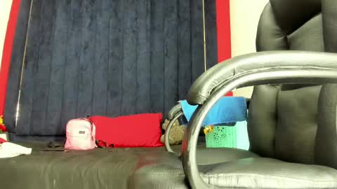 Snapshot of 24isabella chatting on December 21, 11:01 am Isabella online show from December 21, 11:01 am