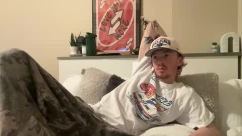 Snapshot of 26sneakers chatting on December 21, 3:25 am 26sneakers online show from December 21, 3:25 am