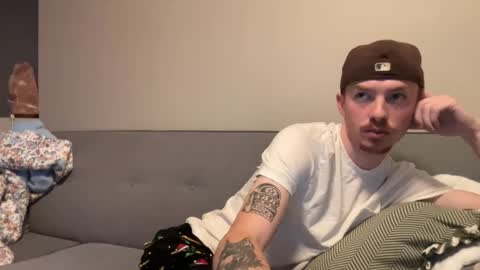 Snapshot of 26sneakers chatting on November 13, 12:09 am 26sneakers online show from November 13, 12:09 am