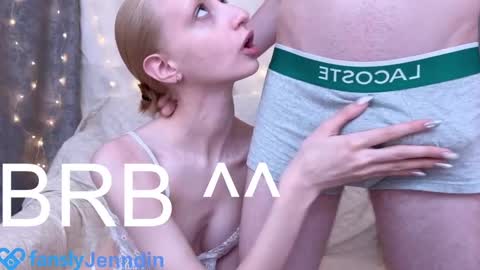 Eleot online show from December 28, 7:33 pm