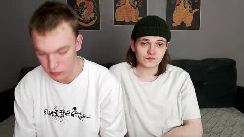 Snapshot of 2nc_ chatting on April 6, 11:44 am Eleot online show from April 6, 11:44 am