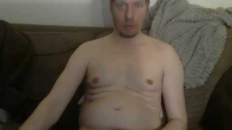 Snapshot of 2small4you83 chatting on March 31, 12:56 am 2small4you83 online show from March 31, 12:56 am
