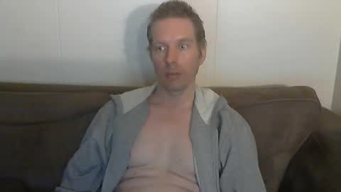 Snapshot of 2small4you83 chatting on April 1, 1:28 am 2small4you83 online show from April 1, 1:28 am