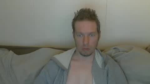 Snapshot of 2small4you83 chatting on April 24, 12:57 am 2small4you83 online show from April 24, 12:57 am